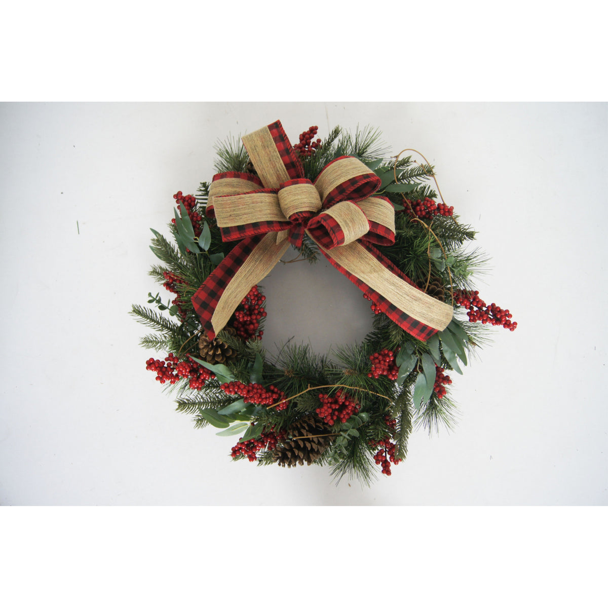 24IN WREATH 62 TIPS/30 LIGHTS-B/O 3AA NOT INCLUDED – Transpac Brands