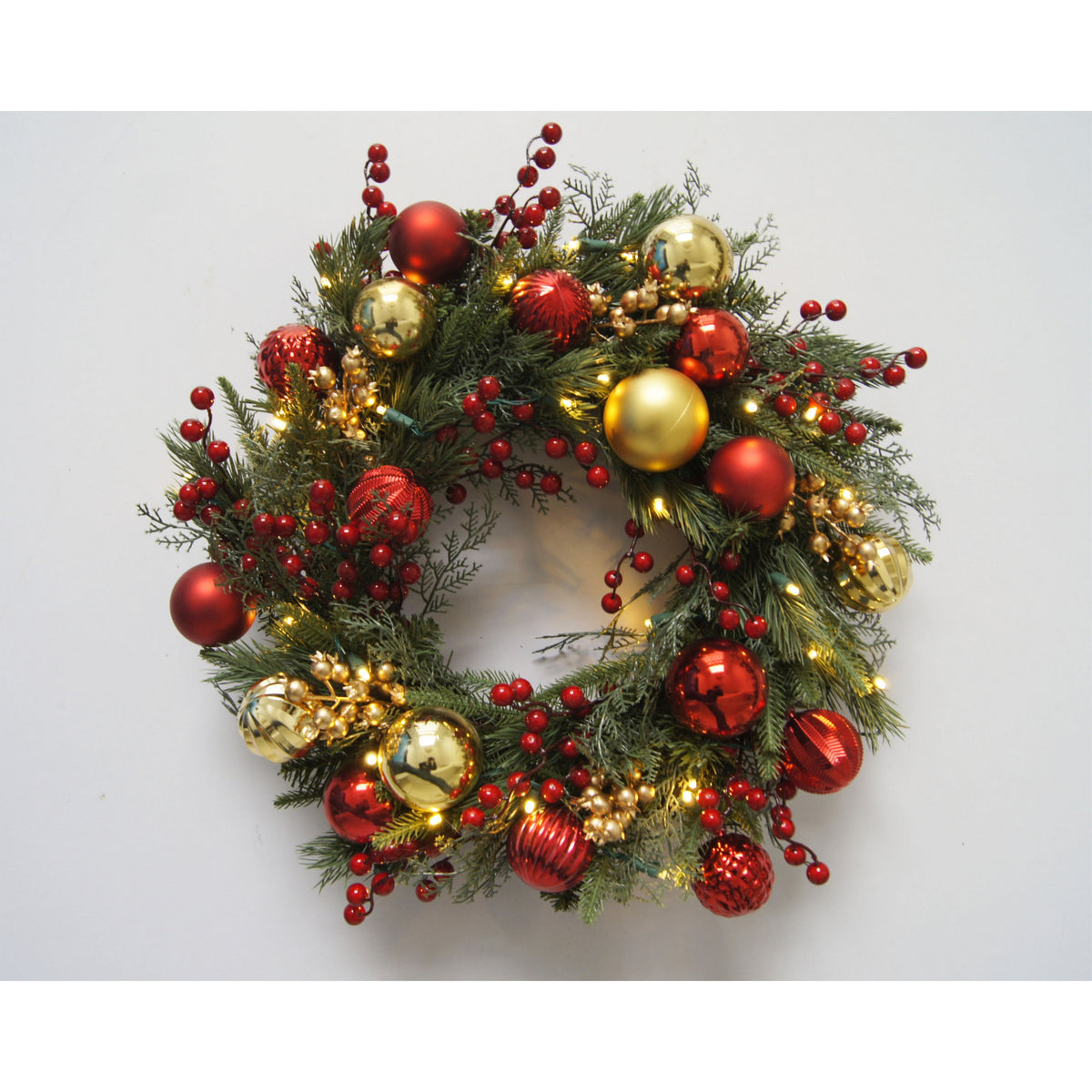 24IN WREATH 84 TIPS/30 LIGHTS-B/O 3AA NOT INCLUDED – Transpac Brands